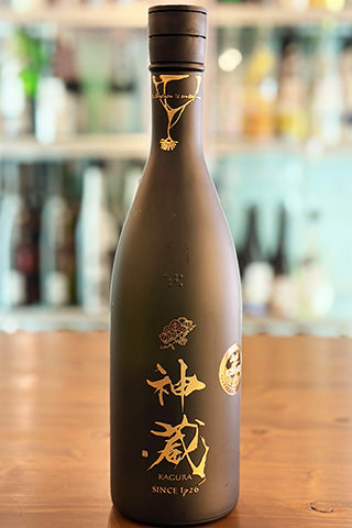 五紋神蔵 純米大吟醸 無濾過生原酒 (黒)